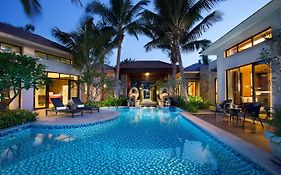 Grand Metropark Villa Resort Sanya Yalong Bay - Beach Shuttle And Singer Performance